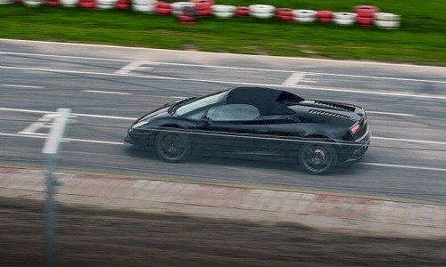 Czarne Lamborghini na torze