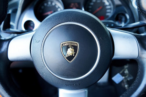 Logotyp Lamborghini Gallardo na kierownicy