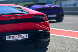 Lamborghini Huracan w czerwonym i fioletowym kolorze na torze Silesia Ring