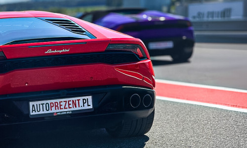 Lamborghini Huracan w czerwonym i fioletowym kolorze na torze Silesia Ring