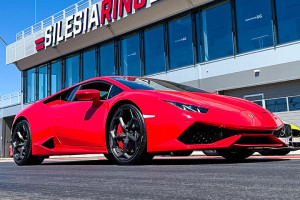 Lamborghini Huracan w kolorze czerwonym na torze Silesia Ring