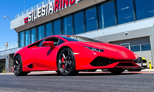 Lamborghini Huracan w kolorze czerwonym na torze Silesia Ring