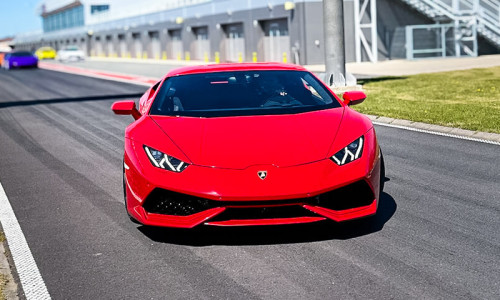 Lamborghini Huracan w depo na torze