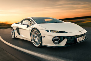 Lamborghini Temerario pędzące po torze wyścigowym