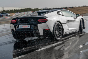 Tył białego  Lamborghini Temerario