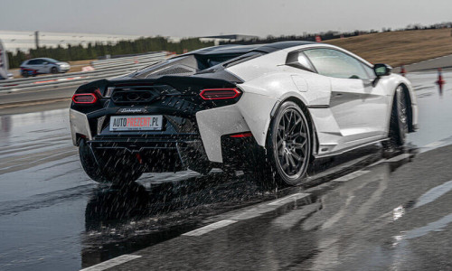 Tył białego  Lamborghini Temerario