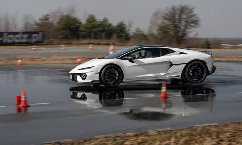 Płyta poślizgowa i nowe Lamborghini Temerario