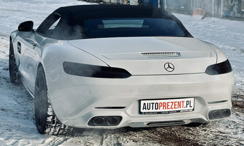 Mercedes AMG GT Roadster od autoprezent w kolorze biało-szarym