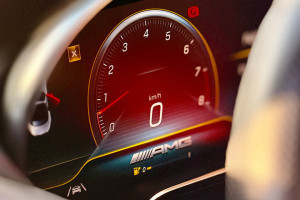 Obrotomierz w Mercedesie AMG GT