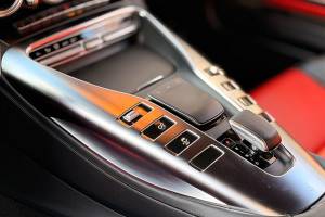 Kokpit pojazdu Mercedesa AMG GT