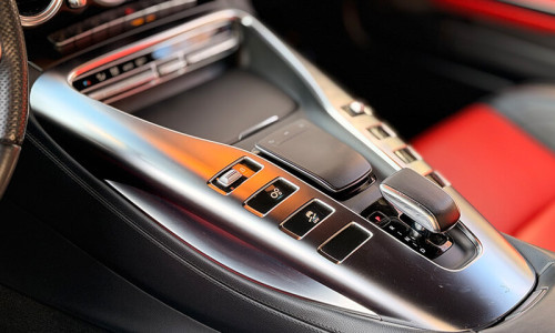 Kokpit pojazdu Mercedesa AMG GT