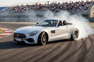 Podaruj na prezent jazdę Mercedesem AMG GT Roadster