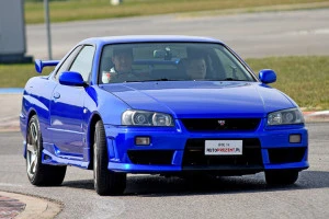 Nissan Skyline R34 - autoprezent