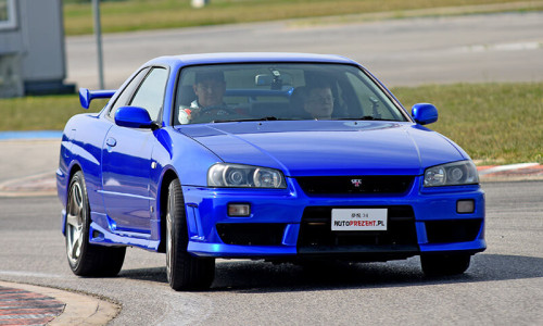 Nissan Skyline R34 - autoprezent