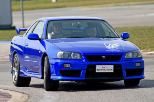 Nissan Skyline R34 - autoprezent