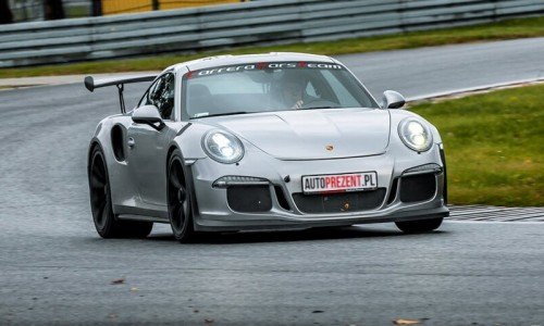 Porsche_911_GT3_911 na torze przód samochodu