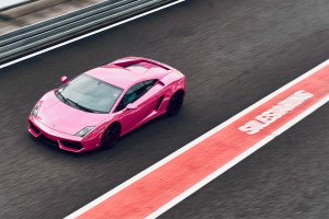 Jazda po torze różowym Lamborghini Gallardo