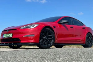 Tesla S plaid 1020 koni