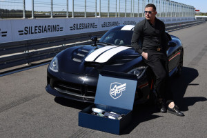Dodge Viper GTS i zestaw kosmetykó