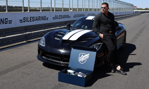 Dodge Viper GTS i zestaw kosmetykó