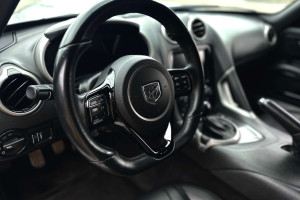 Dodge Viper GTS środek pojazdu