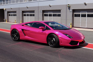 Lamborghini Gallardo w kolorze różowym na torze Silesia Ring