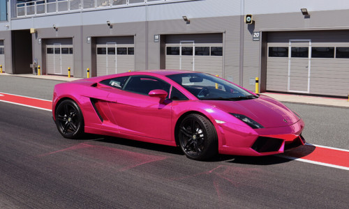 Lamborghini Gallardo w kolorze różowym na torze Silesia Ring