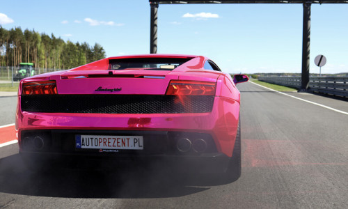 Lamborghini Gallardo w kolorze różowym tor silesia Ring
